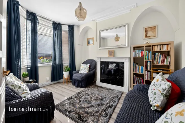 Photo 2 — Aurelia Road, Croydon