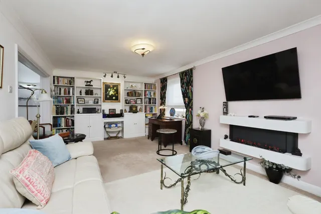 Photo 3 — Hartington Place, Eastbourne
