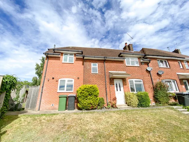 Portal Road *, Winchester, Hampshire, photo 1