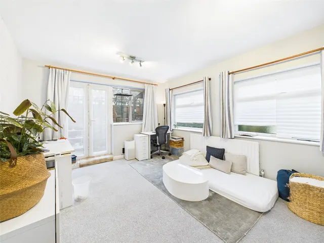 Elfin Grove, Teddington, TW11, photo 1