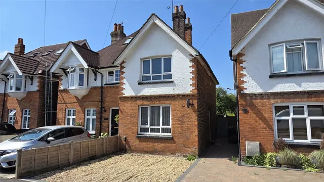 Lumley Road, Horley, RH6, photo 1
