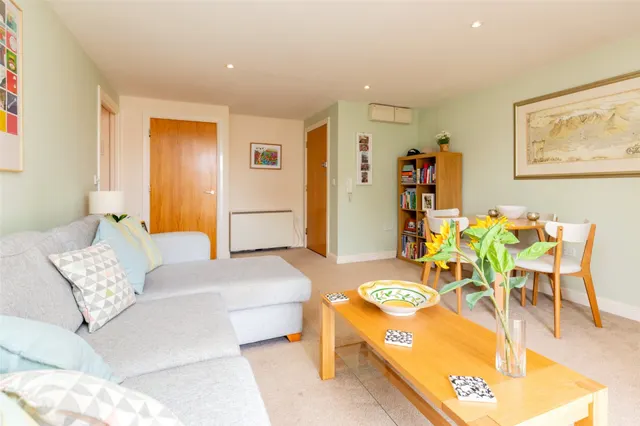John Repton Gardens, Bristol, BS10, photo 2