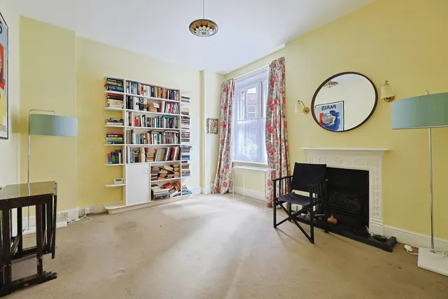 Prince of Wales Drive, London, SW11, photo 2