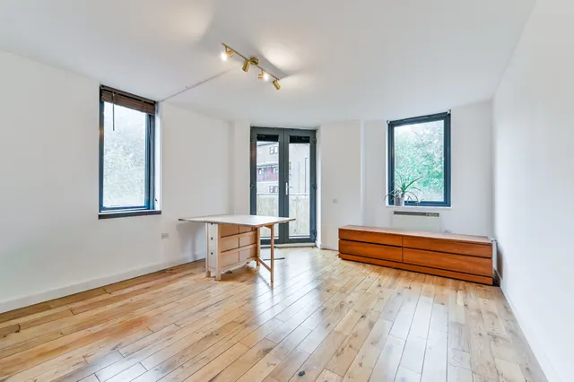Photo 2 — 4 North City One, 13 Murray Grove, London
