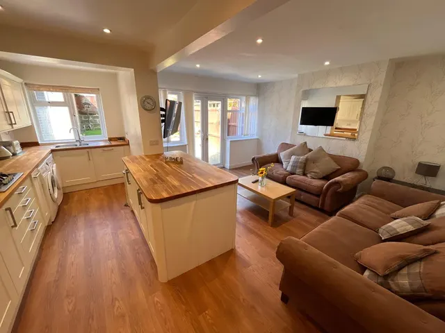 Glebelands Drive, Far Headingley, LS6, photo 1