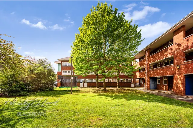 Dornberg Close, Blackheath, photo 1