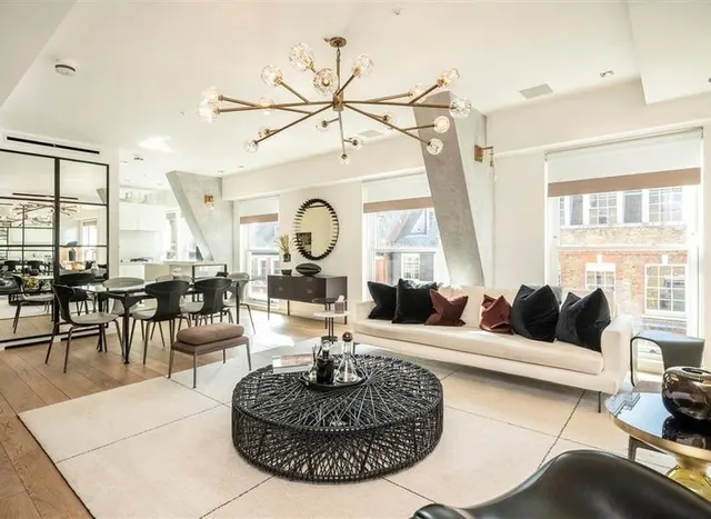 Essex Street, Fitzrovia & Covent Garden, WC2R, photo 1