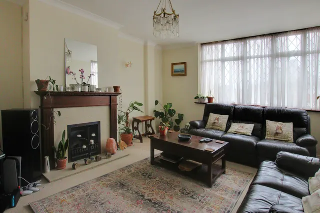 Photo 2 — Courtfield Rise, West Wickham, West Wickham, BR4 9BH