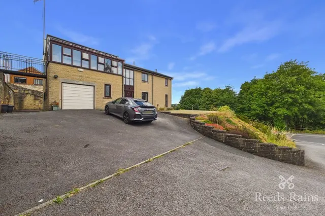 Stainland Road, Holywell Green, West Yorkshire, HX4, photo 1