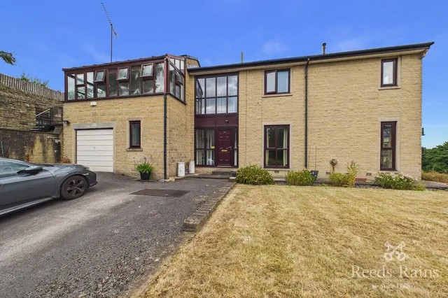 Stainland Road, Holywell Green, HX4, photo 1