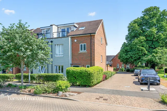 Photo 3 — Parkview Way, Epsom