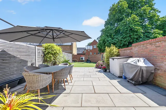 Photo 2 — Parkview Way, Epsom