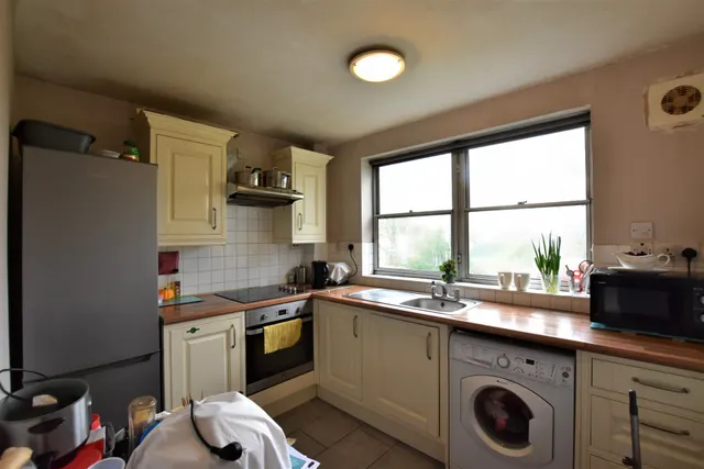 Photo 3 — Marlowe Gardens, Eltham, SE9 1AB