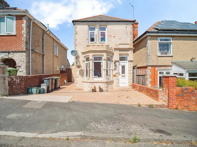 Everest Road, Weymouth, photo 1