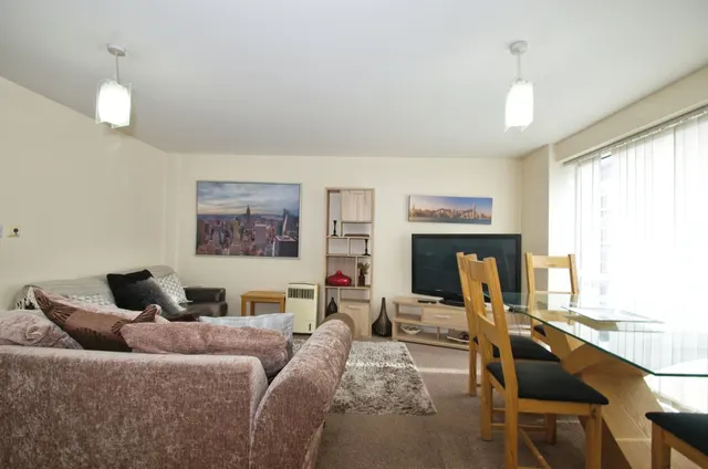 Photo 3 — Overstone Court, Cardiff, CF10
