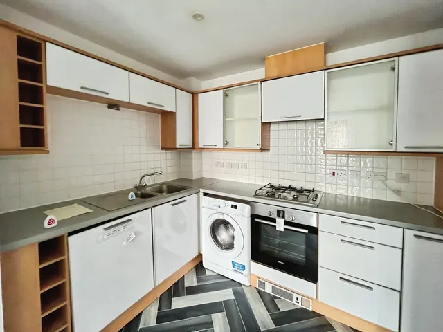 Coxhill Way, Aylesbury, HP21, photo 2