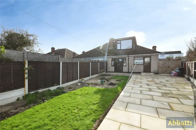 Photo 3 — Woodcutters Avenue, Leigh-on-Sea, Essex, SS9
