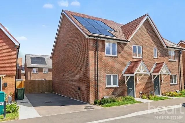 Blackthorn Way, Paddock Wood, TN12, photo 1
