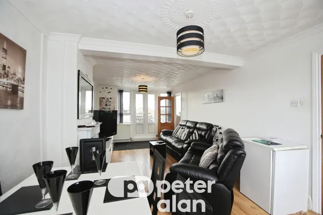 Heather Road, Newport, NP19, photo 2