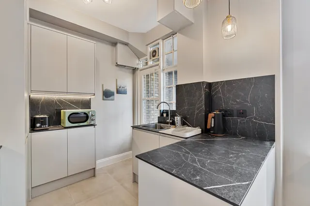 Queens Court, Queensway, W2, photo 3