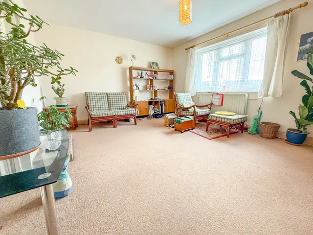 Photo 2 — Foxgrove Path, Watford, Watford, WD19 6YL