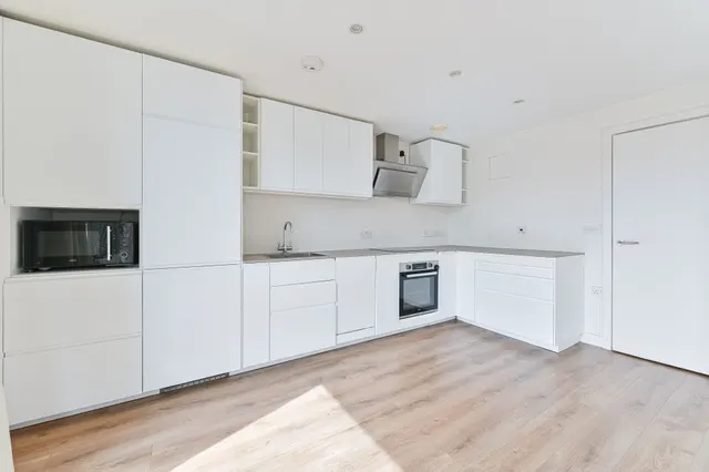 Photo 3 — Flat 82 Schoolhouse Yard, Bloomfield Road, London