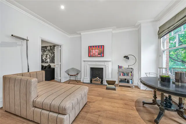 Prince Of Wales Drive, London, SW11, photo 2