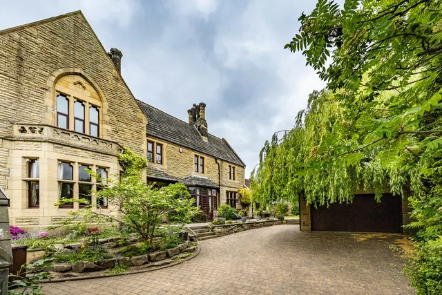 Crowlees Road, Mirfield, photo 1