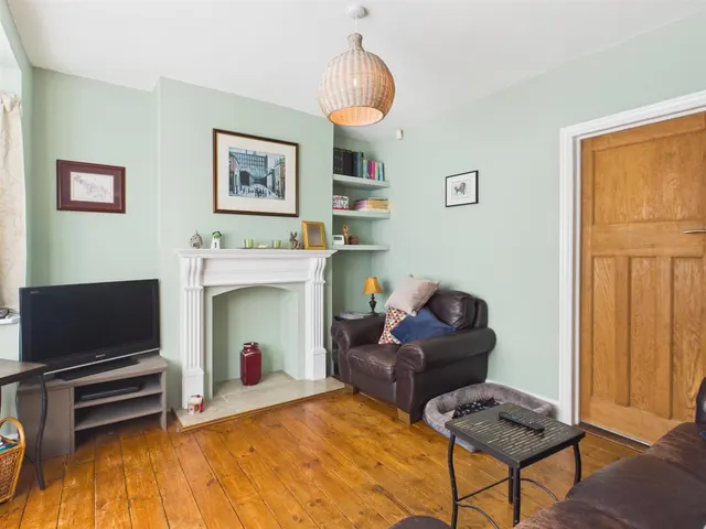 Photo 3 — Dartmouth Road, Ruislip, HA4 0DF
