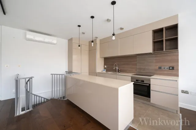 Frobisher Place, London, SE15, photo 3
