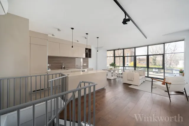 Frobisher Place, London, SE15, photo 1