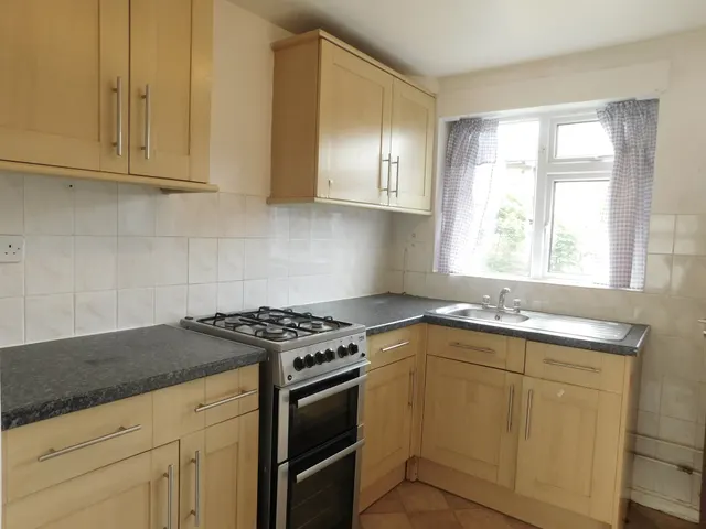 Bangor Close, Northolt, Greater London, UB5 4HD, photo 1