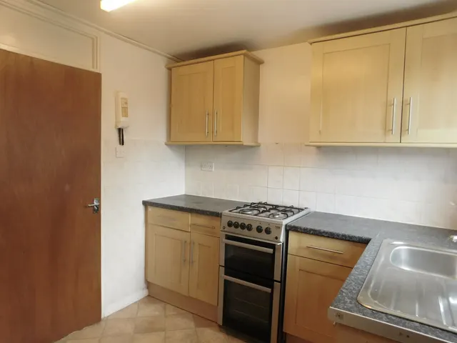 Photo 2 — Bangor Close, Northolt, Greater London, UB5 4HD
