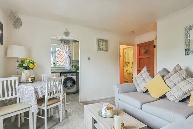 Southbrook Close, BH17, photo 2