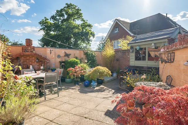 Petersfield Road, Greatham, GU33, photo 1