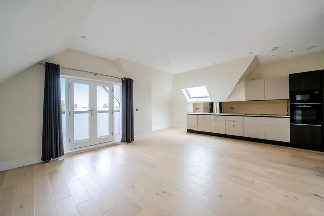 Photo 2 — Oak Hill Road, Surbiton, Surrey, KT6