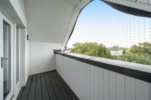 Photo 3 — Oak Hill Road, Surbiton, Surrey, KT6