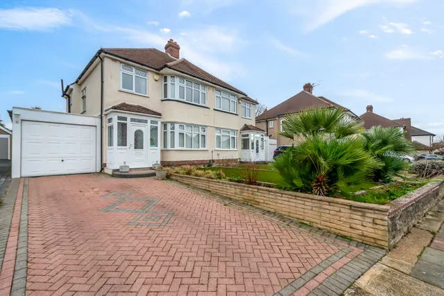 Highcombe Close, Mottingham, SE9 4QJ, photo 1