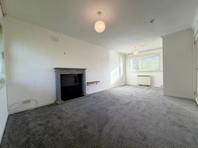 2 bedroom flat, Bonnyton Drive, Eaglesham, G76