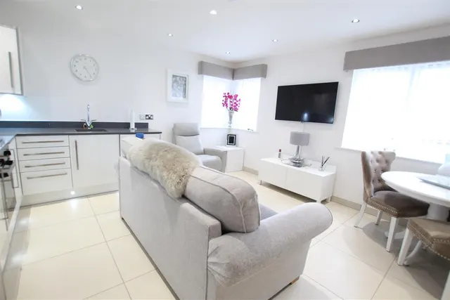 Photo 2 — Broadway House, Hornsea