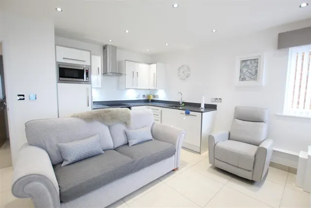 Photo 3 — Broadway House, Hornsea