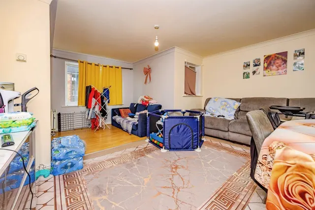 Photo 2 — Orchid Close, LUTON, Bedfordshire, LU3