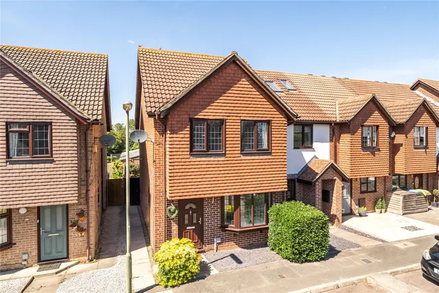Armstrong Close, Walton-On-Thames, KT12, photo 1