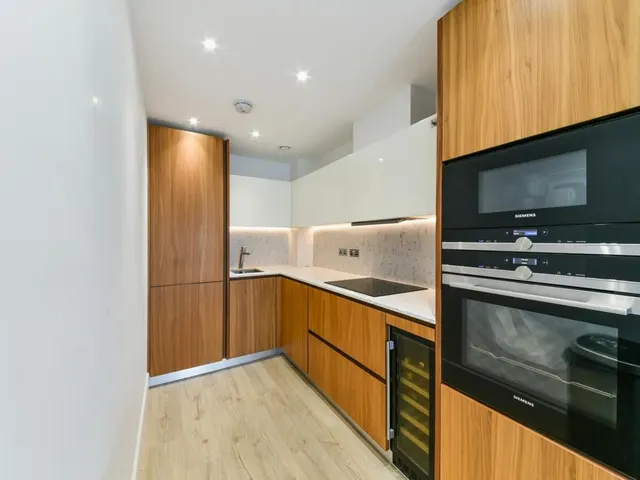 Perilla House, Aldgate, E1, photo 3