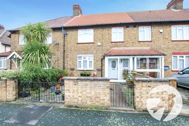Katherine Gardens, London, SE9, photo 1