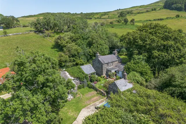 Gyrn Goch, Caernarfon, LL54, photo 1