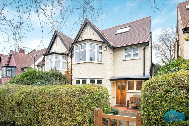 Cyprus Avenue, London, N3, photo 1