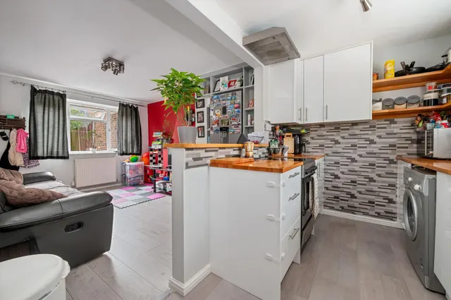 East Street, Stamford, PE9, photo 2
