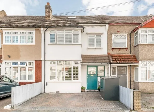 Runnymede Crescent, London, SW16, photo 1
