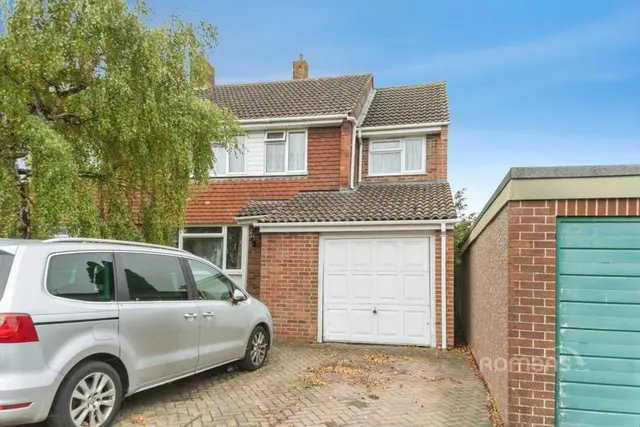 Rowan Drive, Royal Wootton Bassett, SN4, photo 2